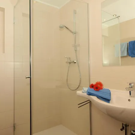 Guenther Apartment *